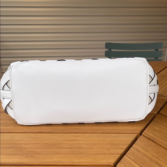 Michael Kors Sienna White Woven Large Tote - Picture 7 of 11